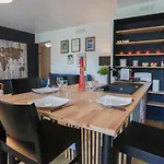 Chez Lou Proche Du Moderne
